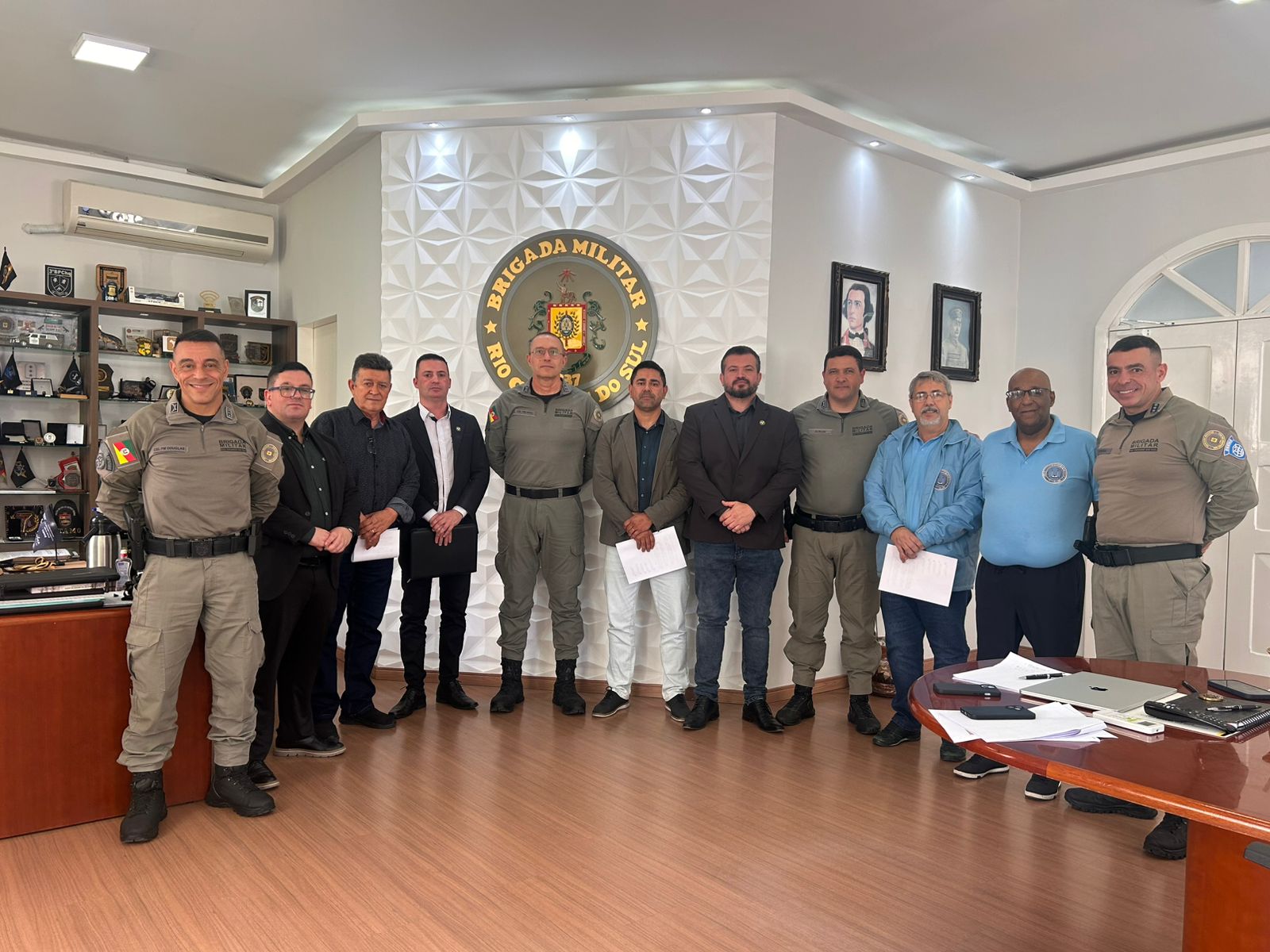  FÓRUM DAS ENTIDADES ENTREGA OFÍCIO AO COMANDO-GERAL DA BRIGADA MILITAR