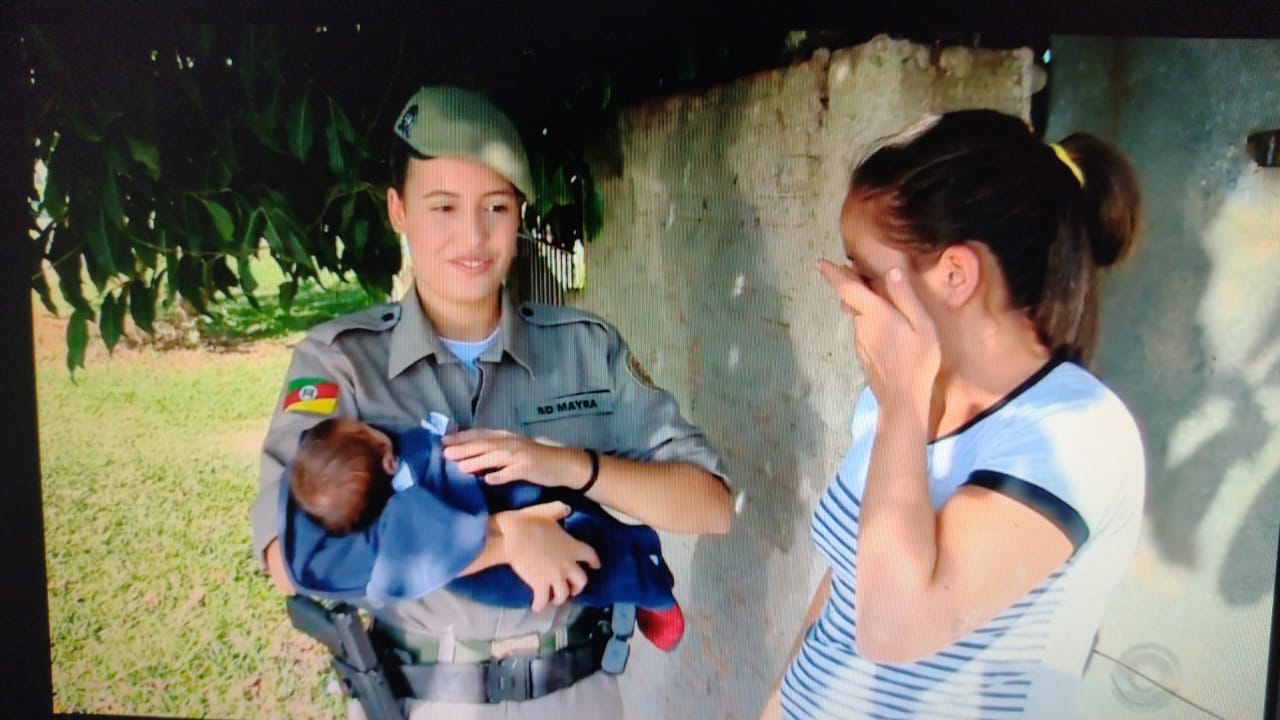 Brigada Militar socorre no salvamento de bebê engasgado em Pelotas. 